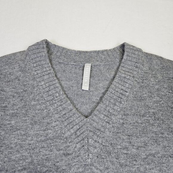 Athleta Cashmere Wool Sweater Womens M V-Neck Tunic Gray 500937 Quiet Luxury NEW - Picture 7 of 15